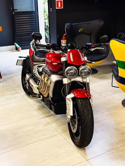 TRIUMPH ROCKET 3 R - Imagem 1