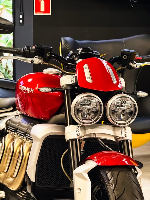 TRIUMPH ROCKET 3 R - Imagem 2