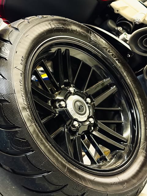 TRIUMPH ROCKET 3 R - Imagem 11