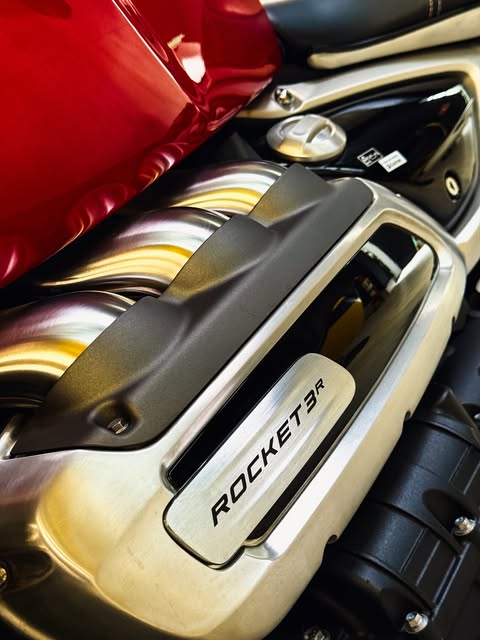 TRIUMPH ROCKET 3 R - Imagem 8