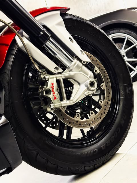 TRIUMPH ROCKET 3 R - Imagem 9