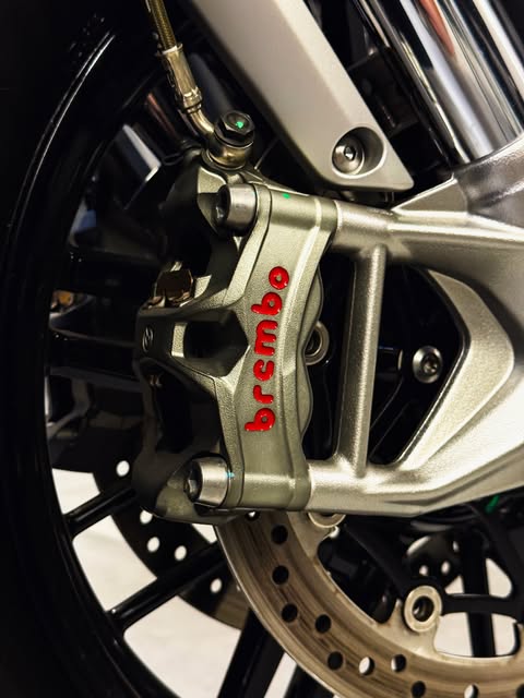 TRIUMPH ROCKET 3 R - Imagem 10