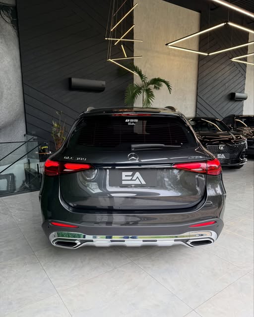 MERCEDES-BENZ GLC 300 2.0 MHEV AMG LINE 4MATIC 9G-TRONIC - Imagem 11