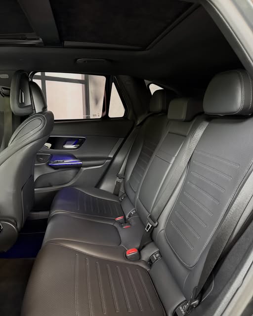 MERCEDES-BENZ GLC 300 2.0 MHEV AMG LINE 4MATIC 9G-TRONIC - Imagem 9