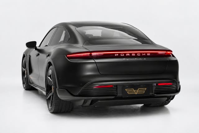PORSCHE TAYCAN TURBO S - Imagem 2