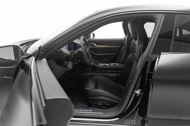 PORSCHE TAYCAN TURBO S - Imagem 4