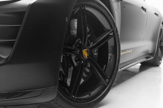 PORSCHE TAYCAN TURBO S - Imagem 6