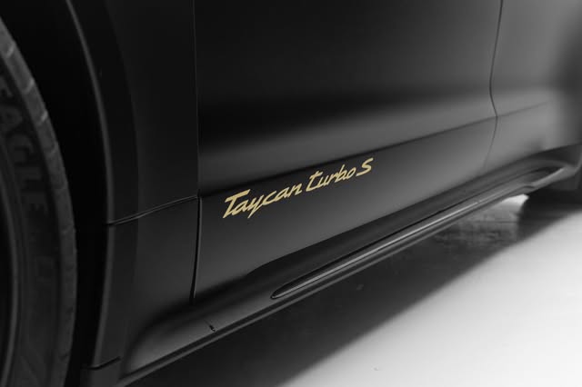 PORSCHE TAYCAN TURBO S - Imagem 8