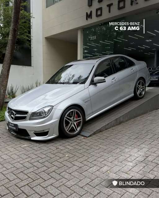 MERCEDES-BENZ C 63 AMG P30 - Imagem 1