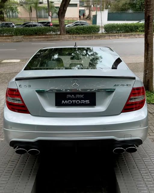 MERCEDES-BENZ C 63 AMG P30 - Imagem 6