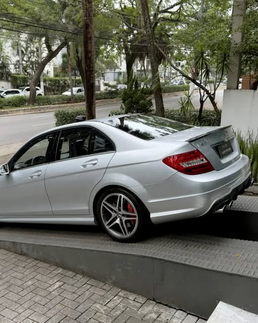 MERCEDES-BENZ C 63 AMG P30 - Imagem 7
