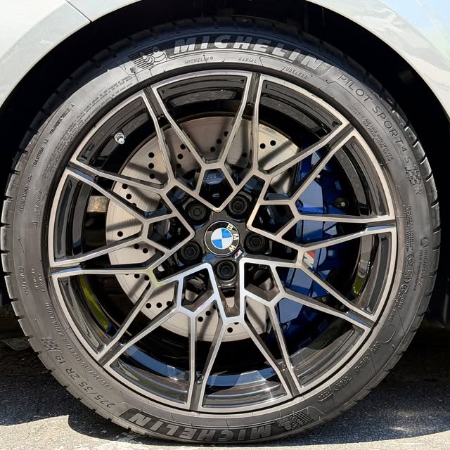 BMW M3 COMPETITION - Imagem 11