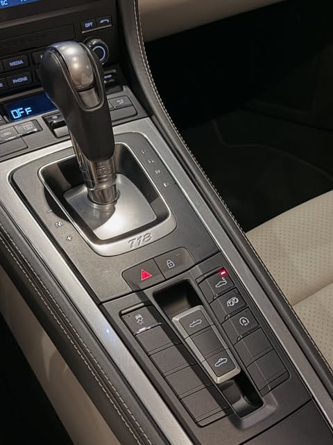 PORSCHE 718 BOXSTER - Imagem 11