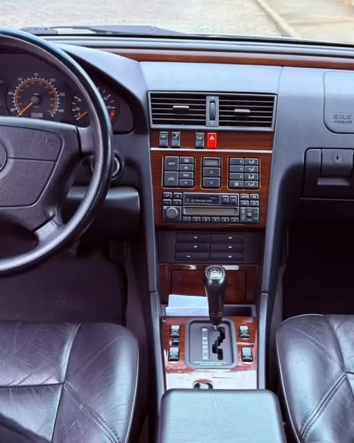 MERCEDES-BENZ C 220 - Imagem 14