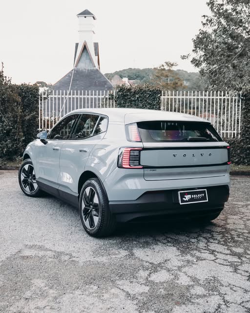 VOLVO EX30 CORE E40 - Imagem 2