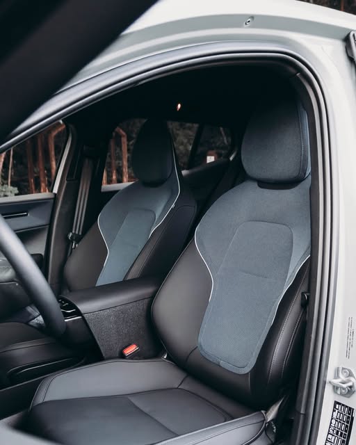 VOLVO EX30 CORE E40 - Imagem 5