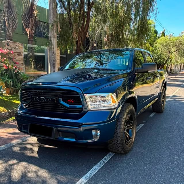 RAM CLASSIC LARAMIE - Imagem 1