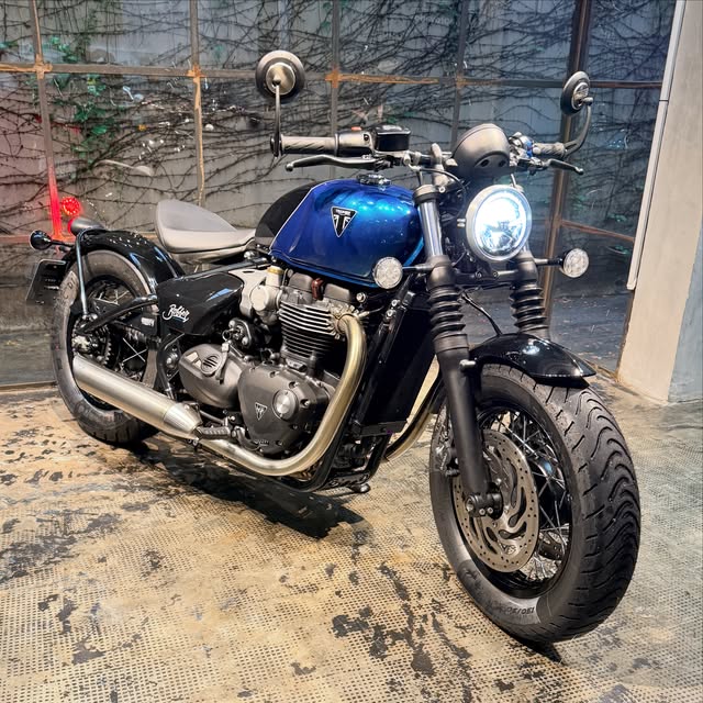 TRIUMPH BONNEVILLE BOBBER 1200 - Imagem 1