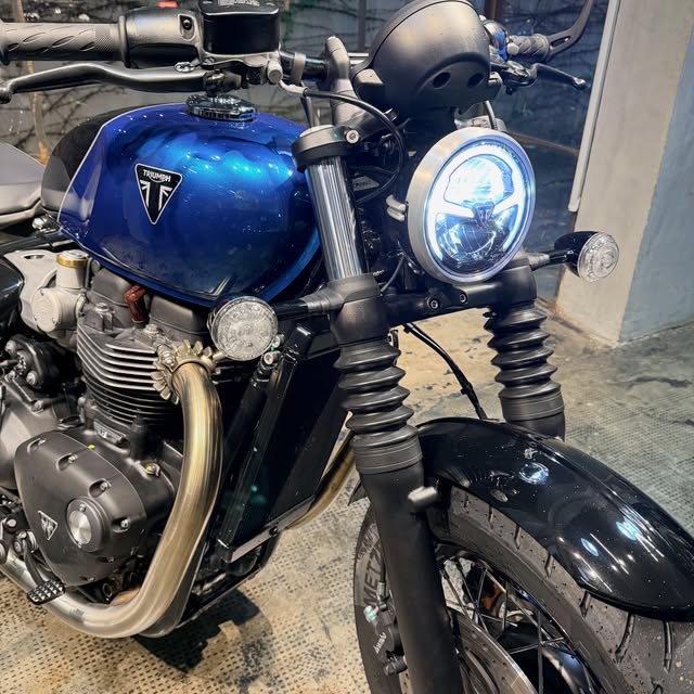 TRIUMPH BONNEVILLE BOBBER 1200 - Imagem 3