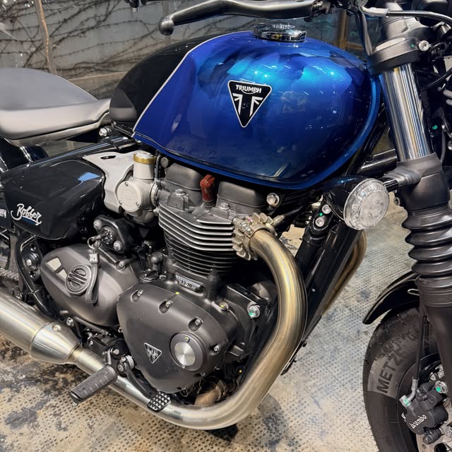 TRIUMPH BONNEVILLE BOBBER 1200 - Imagem 4