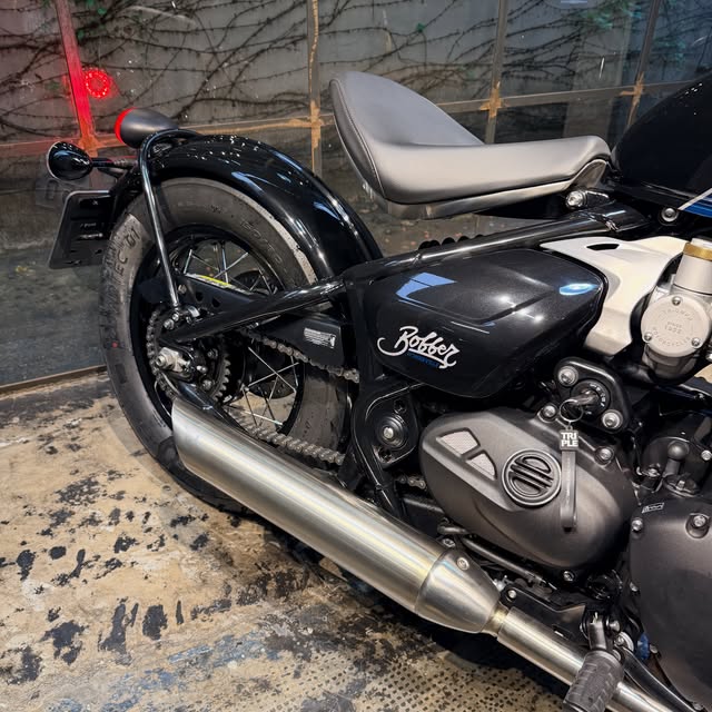 TRIUMPH BONNEVILLE BOBBER 1200 - Imagem 5