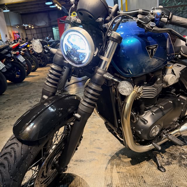 TRIUMPH BONNEVILLE BOBBER 1200 - Imagem 7