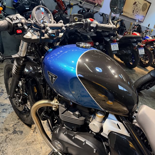 TRIUMPH BONNEVILLE BOBBER 1200 - Imagem 10