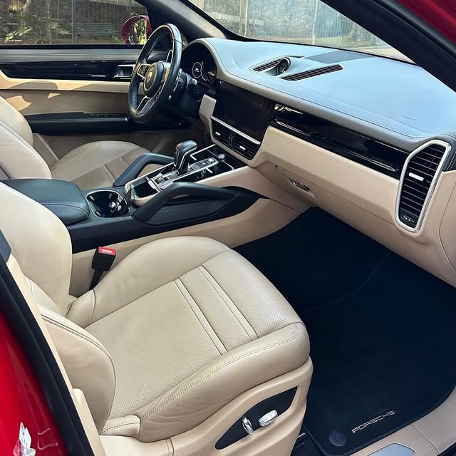 PORSCHE CAYENNE E-HYBRID - Imagem 2