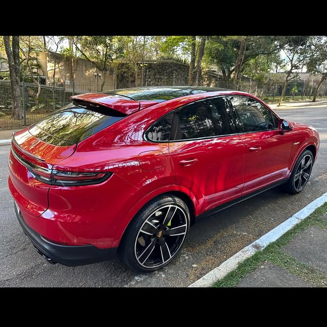 PORSCHE CAYENNE E-HYBRID - Imagem 3