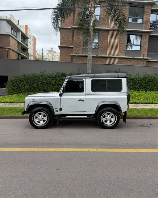 LAND ROVER DEFENDER - Imagem 3