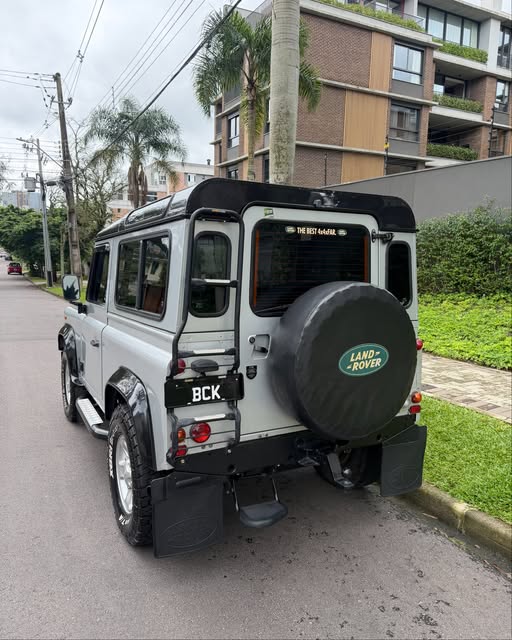 LAND ROVER DEFENDER - Imagem 4