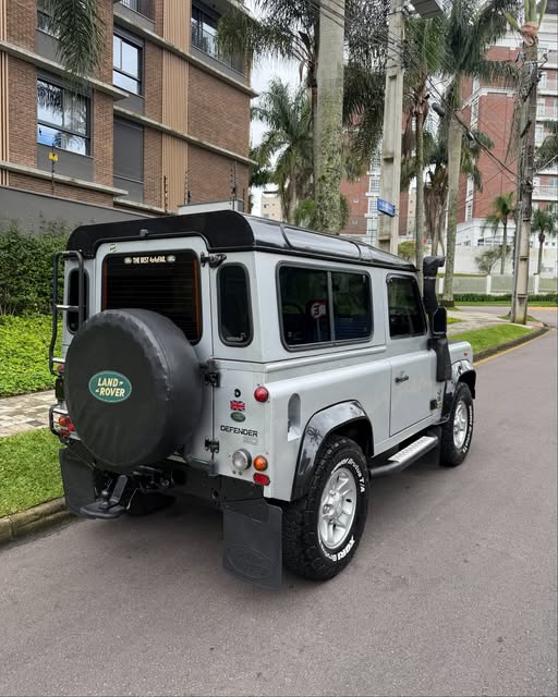 LAND ROVER DEFENDER - Imagem 5