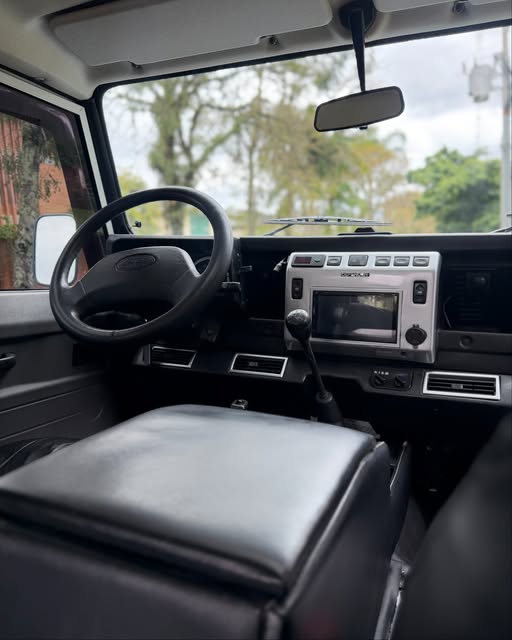 LAND ROVER DEFENDER - Imagem 8