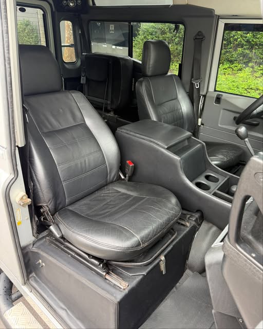 LAND ROVER DEFENDER - Imagem 9
