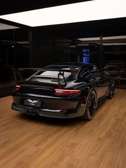 PORSCHE 911 GT3 RS - Imagem 1