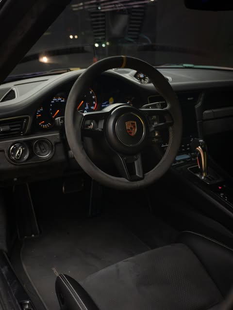 PORSCHE 911 GT3 RS - Imagem 2