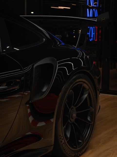 PORSCHE 911 GT3 RS - Imagem 11