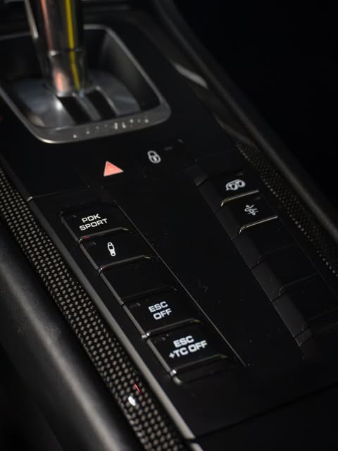 PORSCHE 911 GT3 RS - Imagem 14