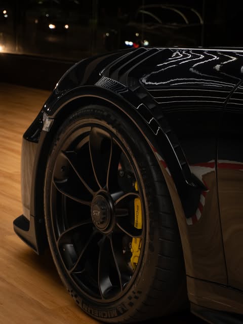PORSCHE 911 GT3 RS - Imagem 19