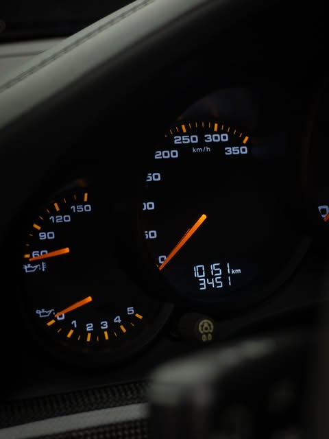 PORSCHE 911 GT3 RS - Imagem 6
