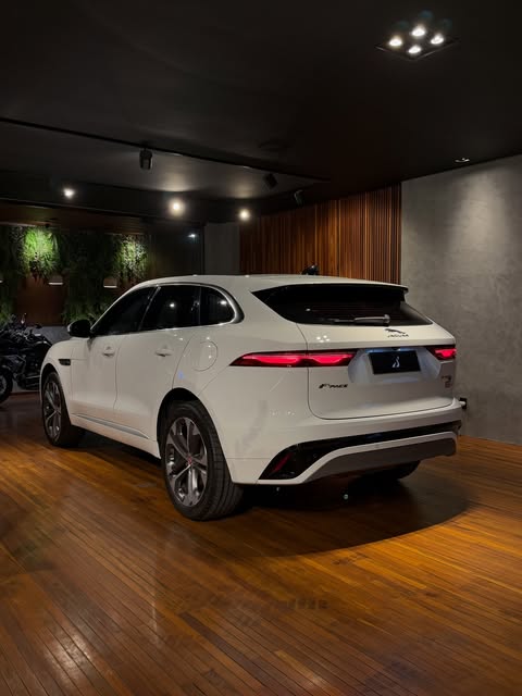 JAGUAR F-PACE SE P400E R-DYNAMIC - Imagem 16
