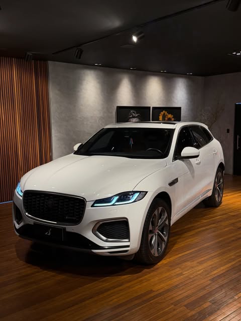 JAGUAR F-PACE SE P400E R-DYNAMIC - Imagem 17