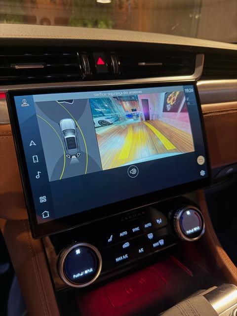 JAGUAR F-PACE SE P400E R-DYNAMIC - Imagem 18
