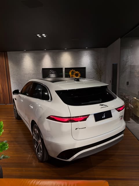 JAGUAR F-PACE SE P400E R-DYNAMIC - Imagem 19