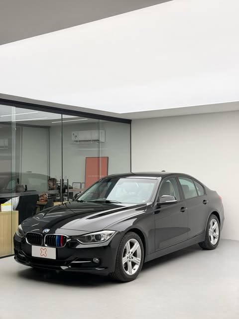 BMW 320I - Imagem 1