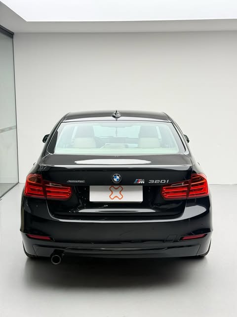 BMW 320I - Imagem 9