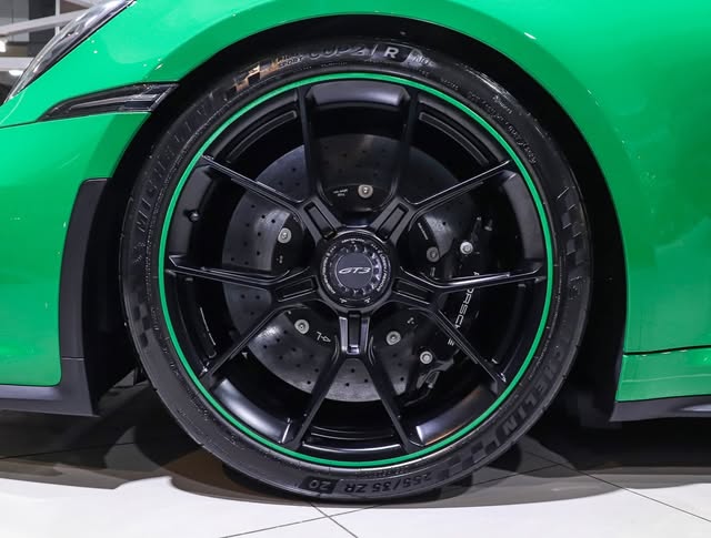 PORSCHE 911 GT3 - Imagem 6