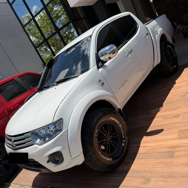MITSUBISHI L200 - Imagem 1