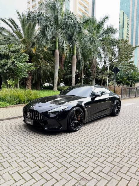 MERCEDES-BENZ AMG GT63 E-PERFORMANCE - Imagem 1