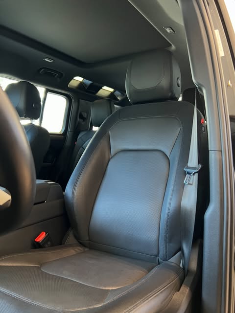 LAND ROVER DEFENDER SE X-DYNAMIC - Imagem 11
